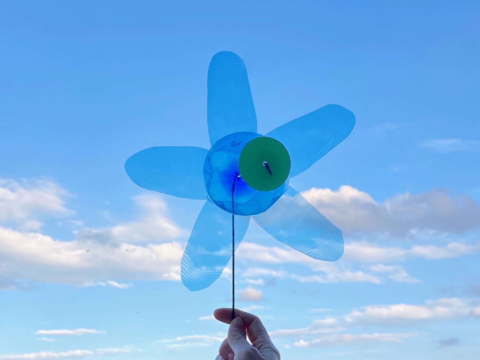 girandola con bottiglie di plastica