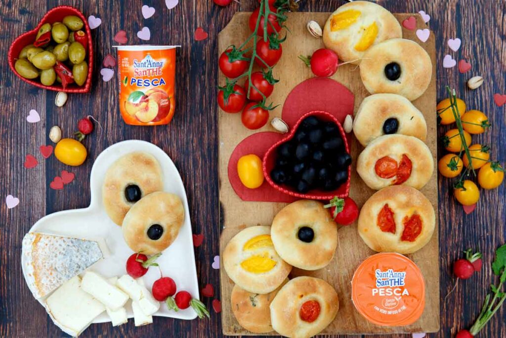 Ricette per San Valentino: aperitivo degli innamorati con SanThè alla Pesca
