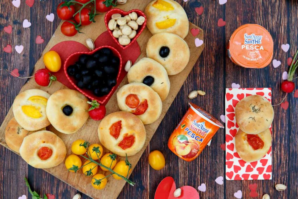 Ricette per San Valentino: aperitivo degli innamorati con SanThè alla Pesca