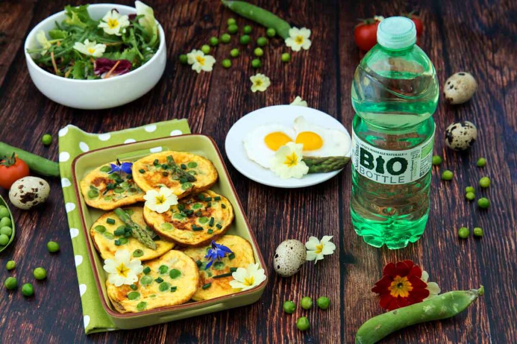 Frittatine con ortaggi di stagione e fiori edibili per celebrare la Giornata della Terra
