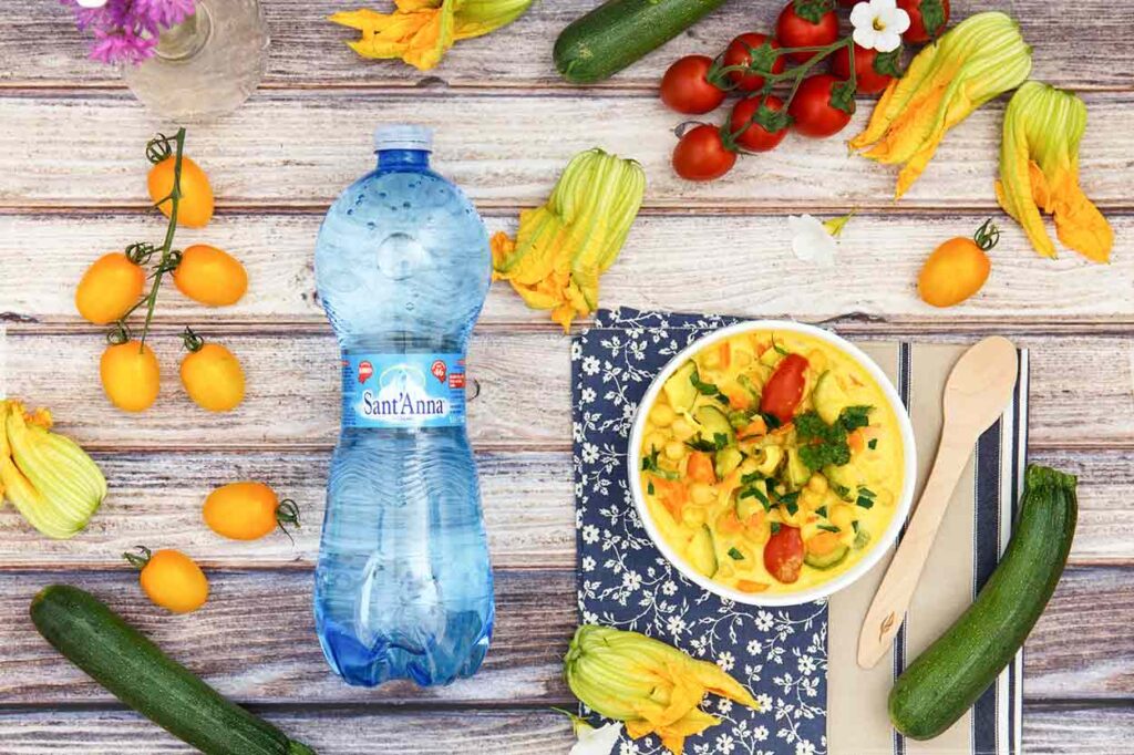 Curry di ceci con verdurine estive, una preparazione semplice e gustosa da gustare anche tiepida