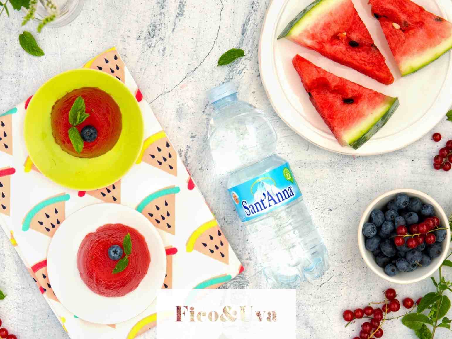 Gelatina di anguria con frutti rossi la ricetta ideale per l'estate