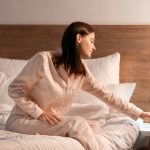 Bere acqua prima di dormire: come una buona idratazione può migliorare la qualità del sonno