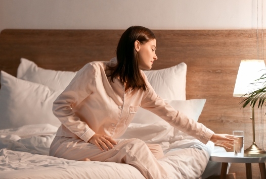 Bere acqua prima di dormire: come una buona idratazione può migliorare la qualità del sonno