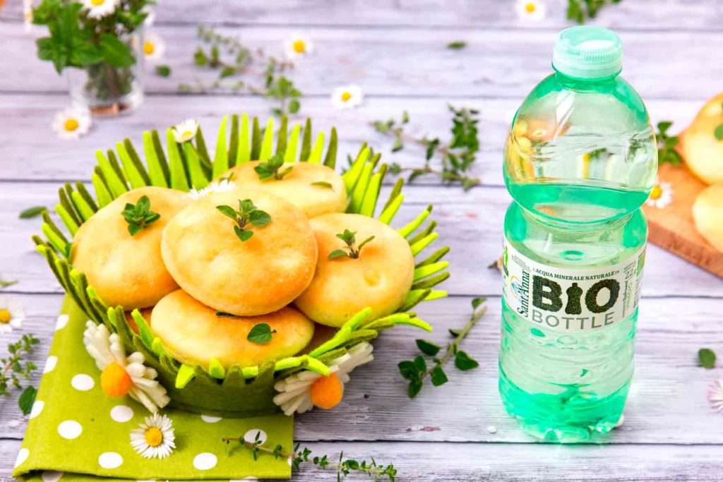 Ricetta focaccine morbide alle erbe aromatiche per il primo giorno di primavera