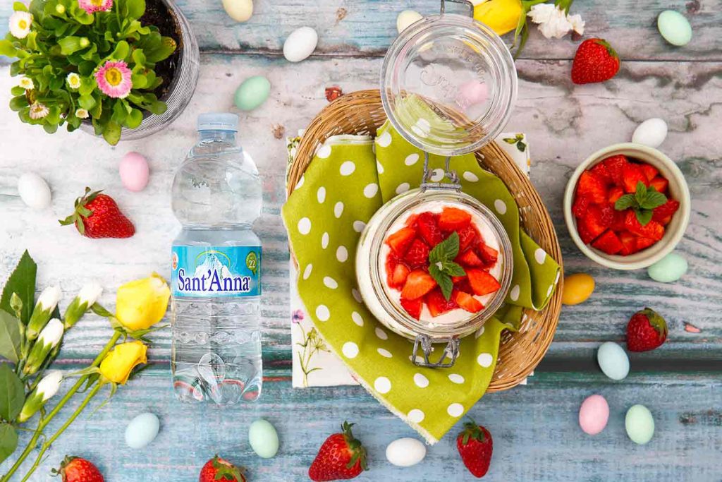 Cheesecake in barattolo alle fragole: idea dolce per Pasquetta