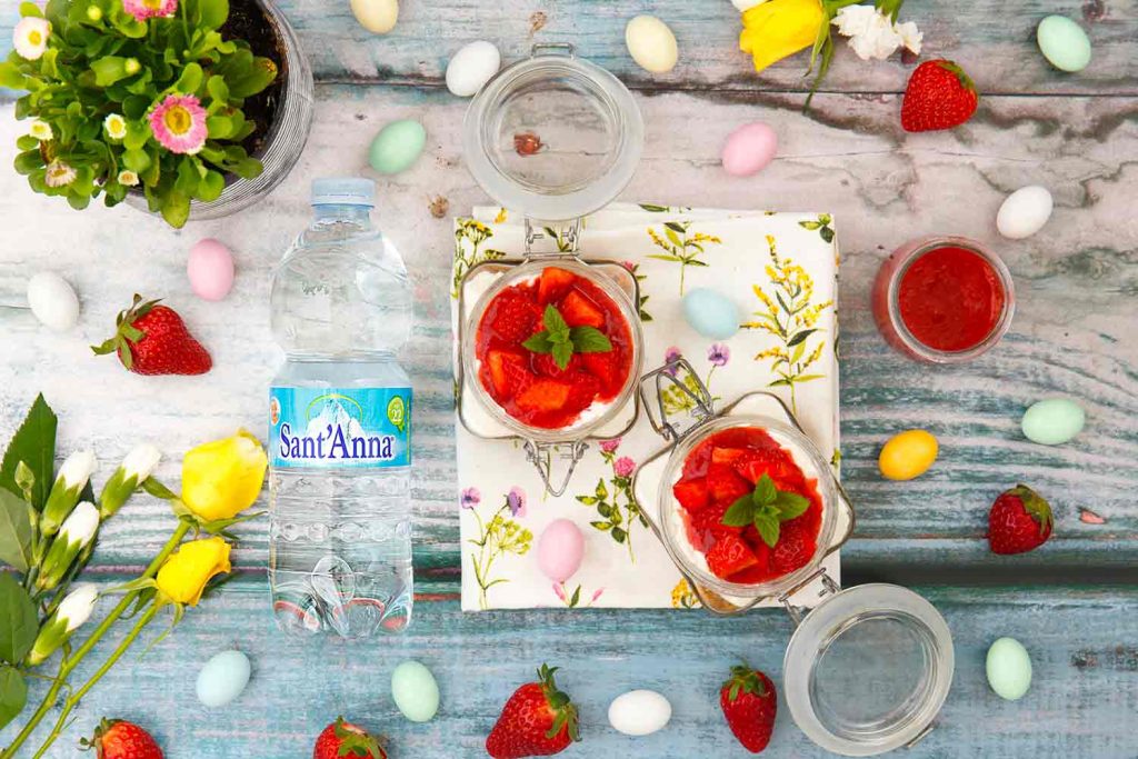 Cheesecake in barattolo alle fragole: idea dolce per Pasquetta
