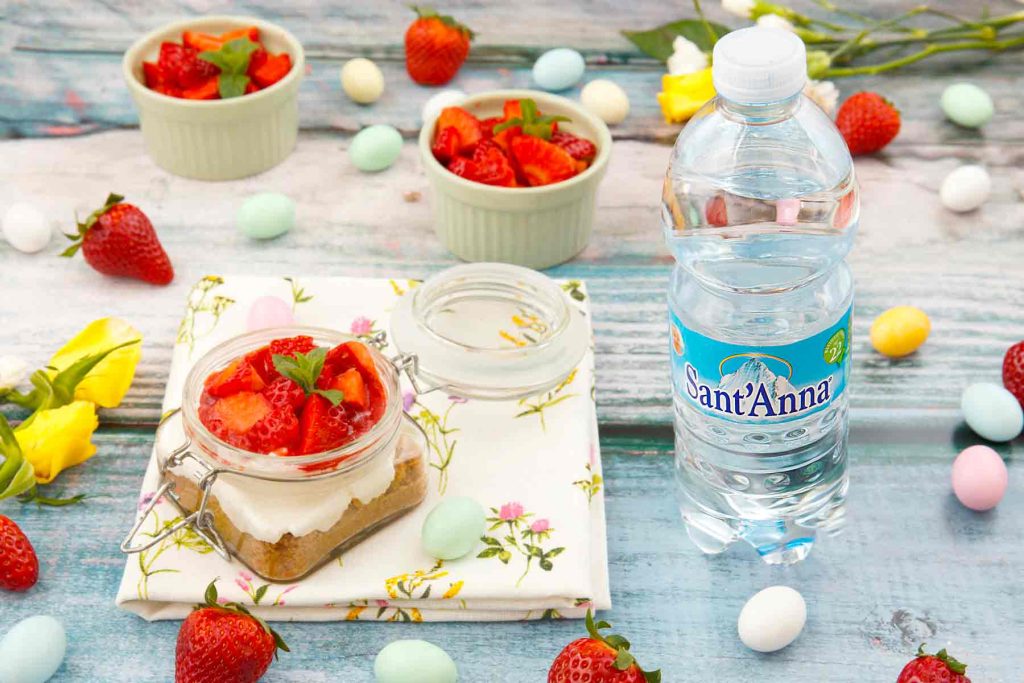 Cheesecake in barattolo alle fragole: idea dolce per Pasquetta