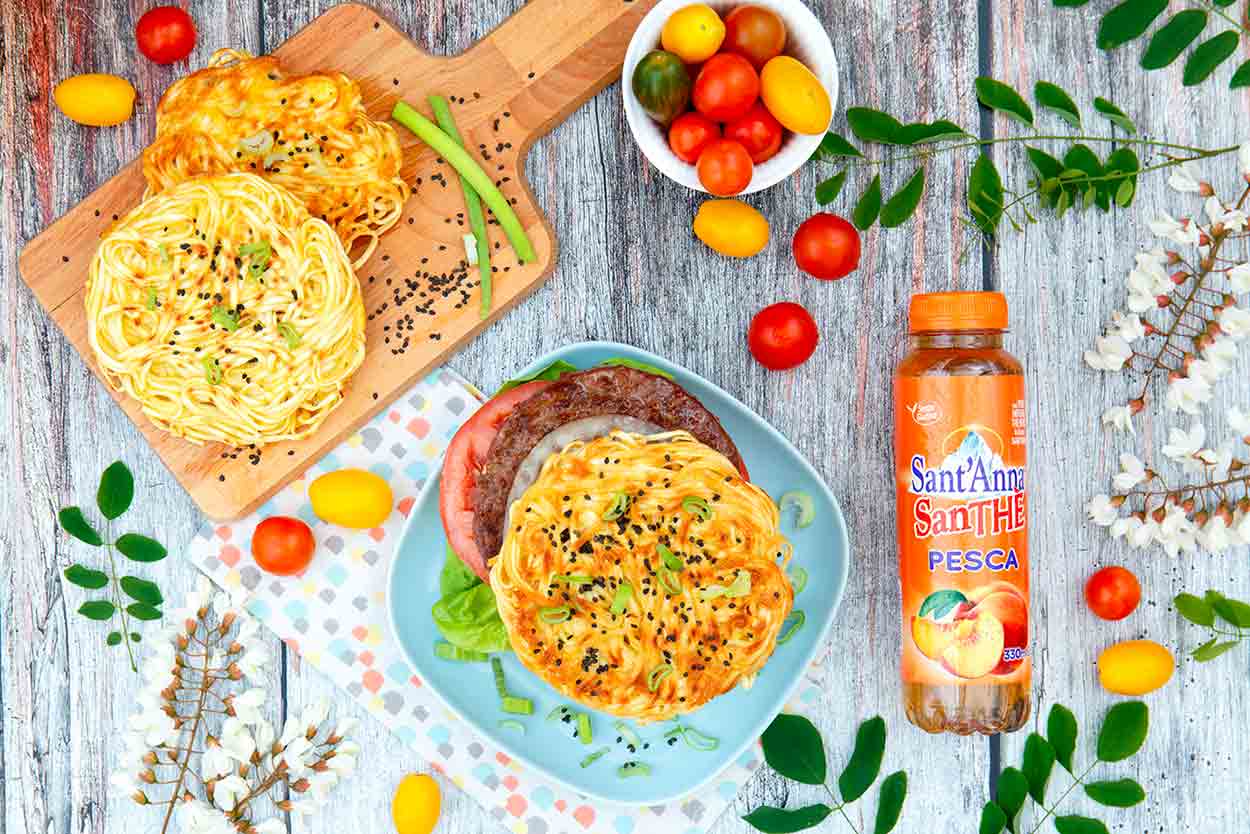 Ramen burger, la ricetta fusion che conquista al primo morso
