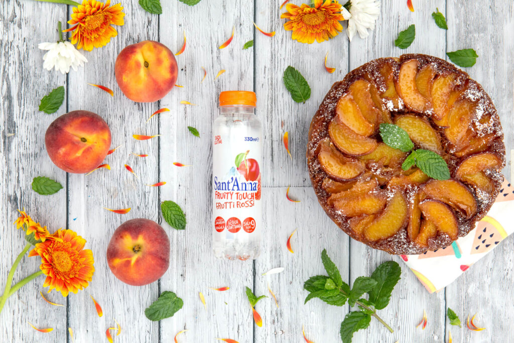 Torta rovesciata alle pesche: il dolce perfetto da condividere