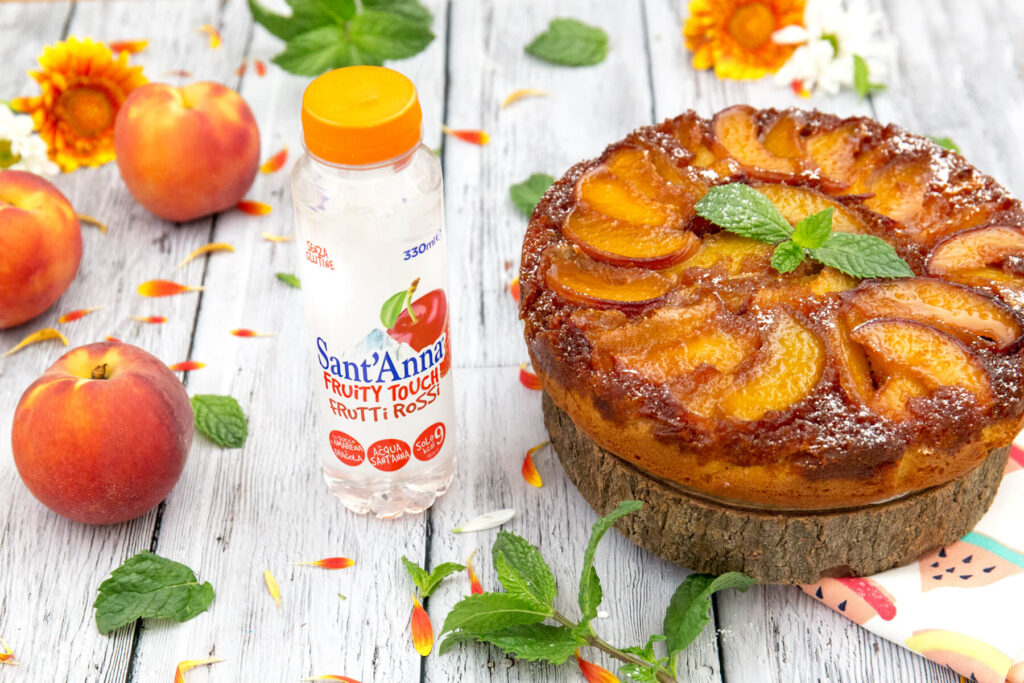 Torta rovesciata alle pesche: il dolce perfetto da condividere