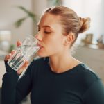 Che cos’è l’acqua iposodica, per chi è indicata e quali sono i benefici