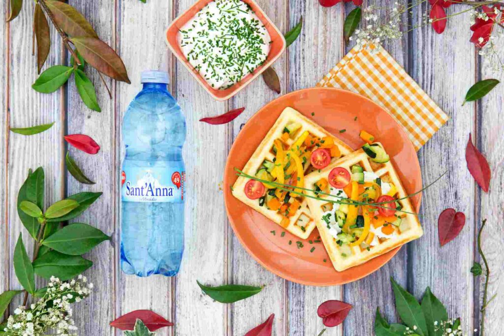 Ricetta waffle salati con ricotta e verdure di tarda estate per una pausa pranzo sfiziosa