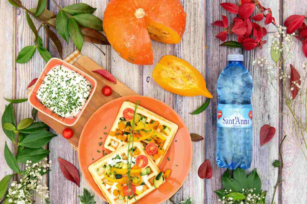 Ricetta waffle salati con ricotta e verdure di tarda estate per una pausa pranzo sfiziosa
