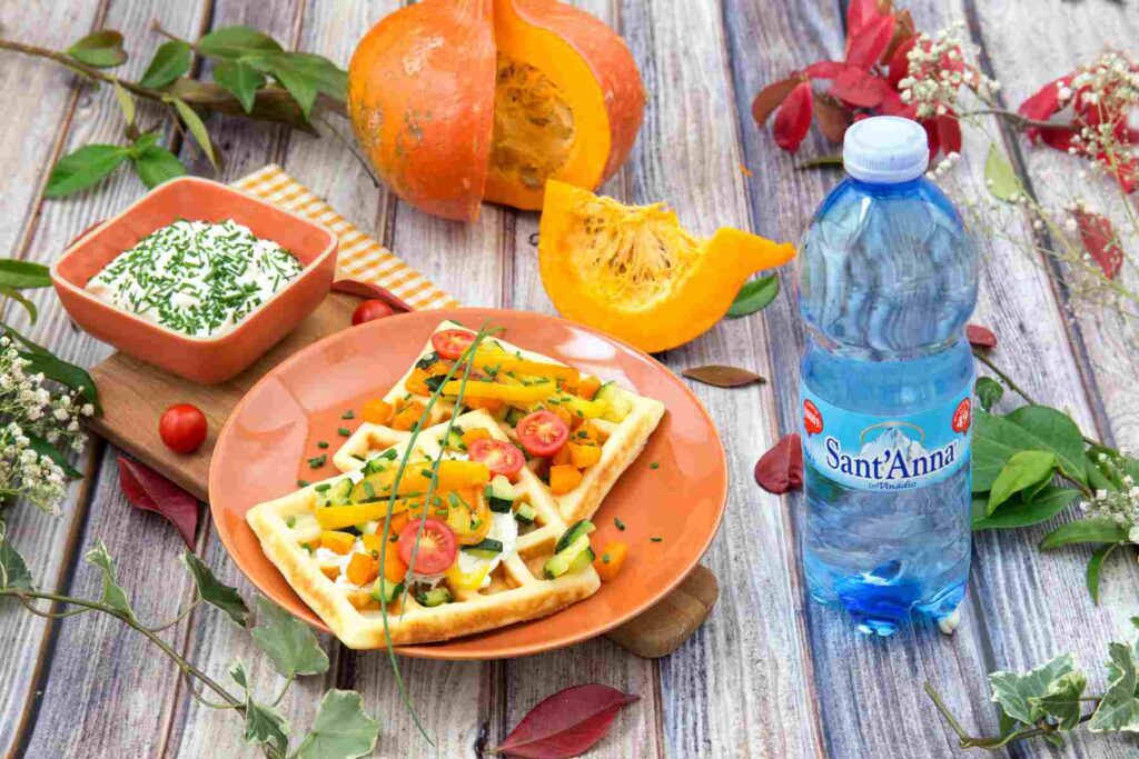 Ricetta waffle salati con ricotta e verdure di tarda estate per una pausa pranzo sfiziosa
