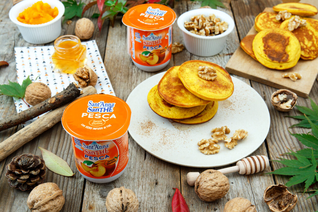 Pancake alla zucca con sciroppo d’acero e noci, la perfetta colazione autunnale